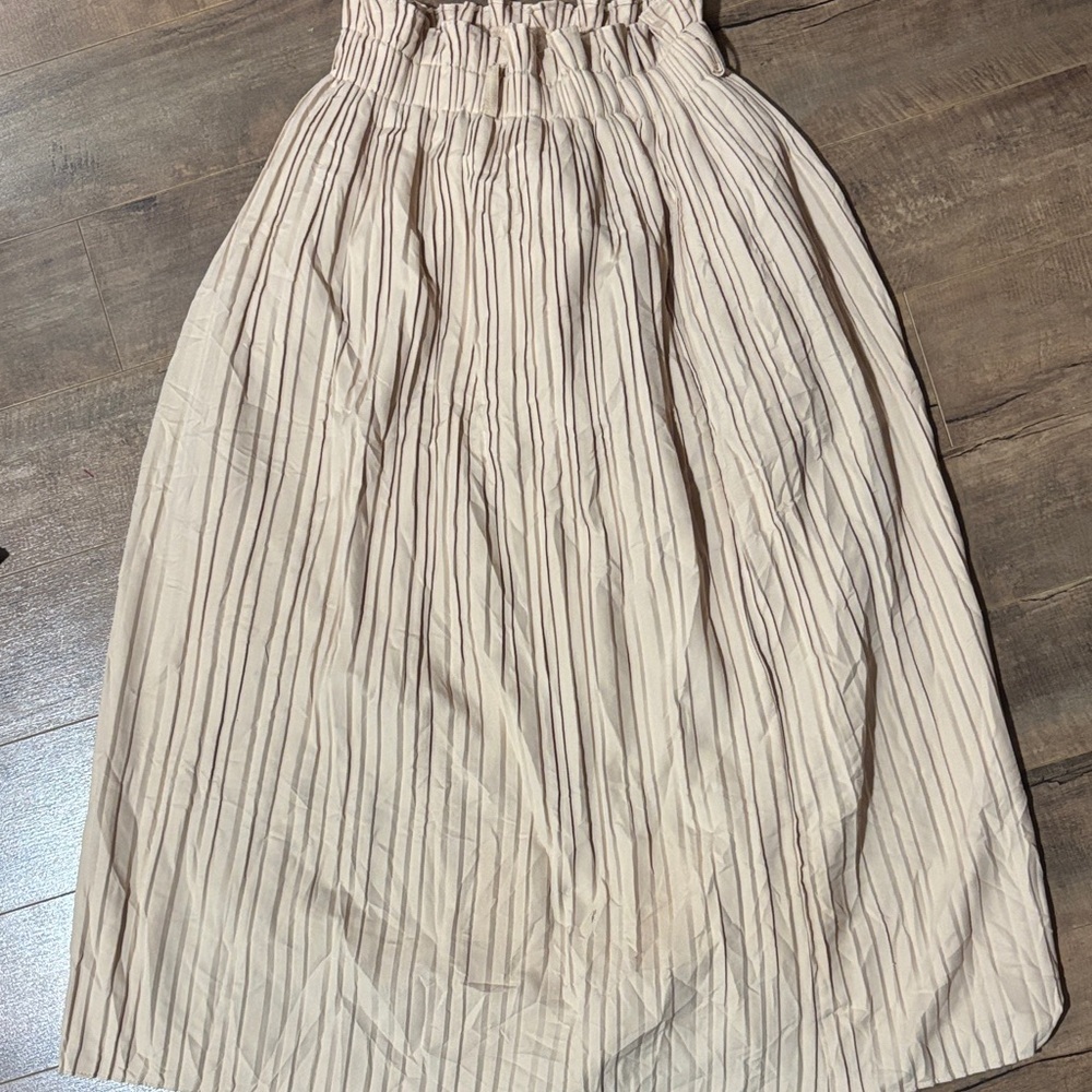 Elegant Cream Pleated Skirt
